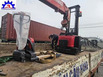 Bàn giao xe nâng tai 2000kg Khu công nghiệp bình dương