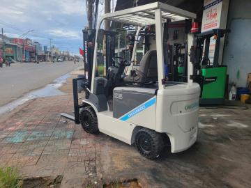 Xe nâng điện UNICARRIERS 2.5 Tấn